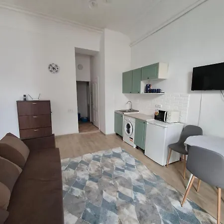 2-Кімнатна З Балконом *