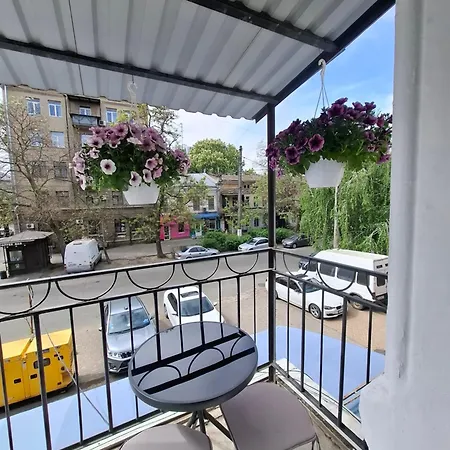2-кімнатна з балконом Odessa